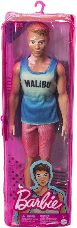 Boneco Ken Fashionista Regata Azul Malibu Vitiligo Loiro DWK44